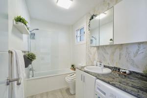 Faro VII Cozy and Unique apartment with Pool Sea Views, 7 minutes walking from the Sea in Mijas Costa & Fuengirola