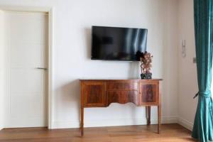 Modern and large oasis flat in Camden with patio