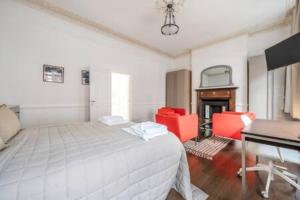 Unbeatable location in Camden-spacious studio flat