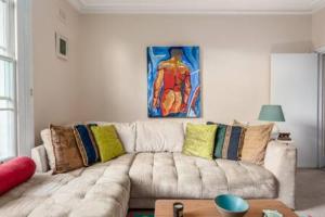 Lovely 2-bed flat next to Oval Cricket Ground