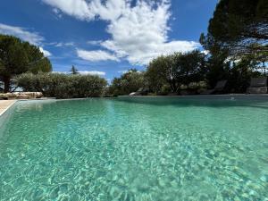 Maisons de vacances Maison pour 12p, piscine a debordement chauffee d-avril a octobre inclus : photos des chambres