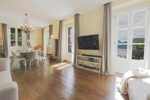 La Wally - 4 Bedroom Villa with Pool & Lake View