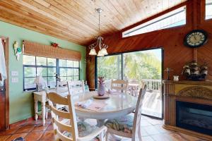 Secluded Beach 2BR with Wide Ocean Views