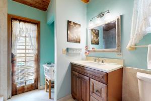 Secluded Beach 2BR with Wide Ocean Views