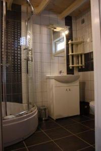 Domek KLIMATYZOWANY piętrowy - Domki u Staszka