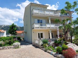 Apartments with parking space Mundanije, Rab - 4953