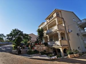 Apartments with parking space Mundanije, Rab - 4953