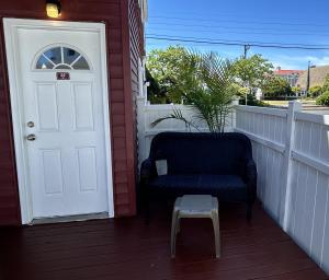 North Bldg- One Bedroom Apartment Pool Front room in The Burgundy Inn & Homestead-Stonehaven Apartments