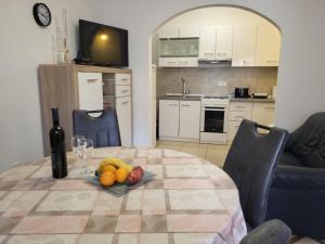 Apartment with pool Dany 