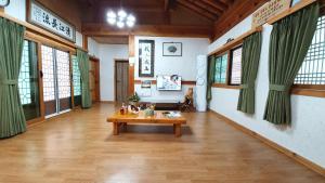Suncheon Sagyejeol Haeoreum Hanok Pension
