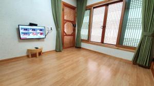 Suncheon Sagyejeol Haeoreum Hanok Pension