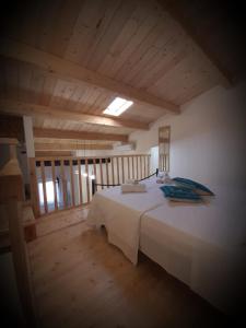 Nice apt in a street in old town img8