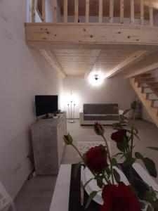 Nice apt in a street in old town img13