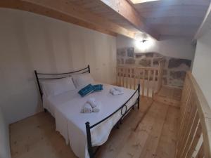 Nice apt in a street in old town img15