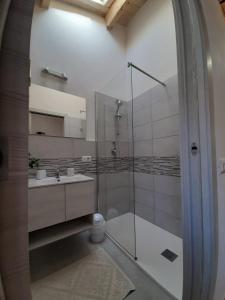 Nice apt in a street in old town img16