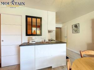 Charmant Studio Rénové 5 Pers, Balcon Sud, Skis aux Pieds, Piscine Chauffée, Près Commerces et ESF - FR-1-267-192