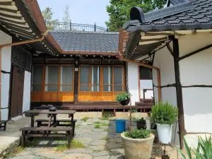 Paju Hanokaeseo Harureul - Paju