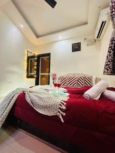 Lifeline Villas - Exclusive 2bhk Taraangan Farm With Huge Private Pool And Lawn Area