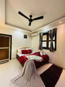 Lifeline Villas - Exclusive 2bhk Taraangan Farm With Huge Private Pool And Lawn Area