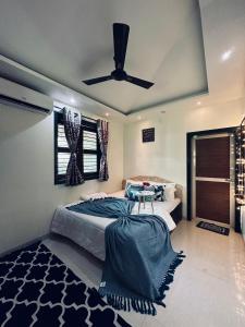 Lifeline Villas - Exclusive 2bhk Taraangan Farm With Huge Private Pool And Lawn Area