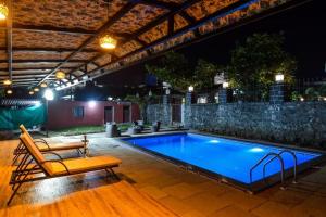 Lifeline Villas - Exclusive 2bhk Taraangan Farm With Huge Private Pool And Lawn Area