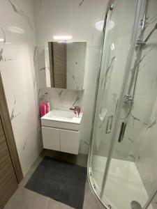 R1 Cosy Double Room in Msida Flat