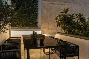 Perth Luxury Living, Athens