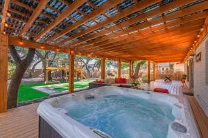 Luxurious Home With Hot Tub & Tree Deck By 6flags - Beckmann