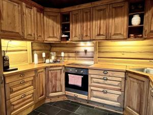 Stunning log cabin at Lifjell with lots of charms