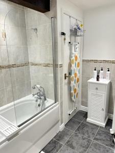 Mount Yard - Stylish Cottage - Close to Alton Towers - Peak District - Stoke-on-Trent Sleeps 5