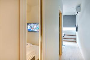 City-Center Apartment in Vibrant Monastiraki, Athens