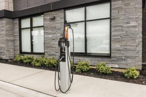 Holiday Inn Express & Suites Toronto Airport South by IHG