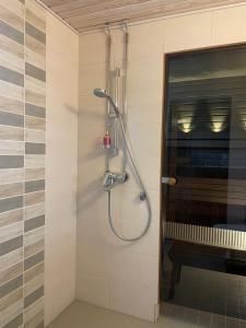 Santas Holiday Home - Spacious apartment - Private sauna - Free parking & Wi-Fi - Near to SCV