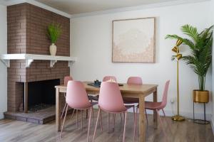 The Pink Cactus - Desert Retreat - Luxe Pool, Golf & Game Room