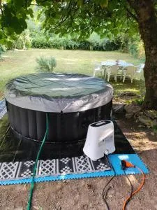 Maison au bord du lot - 福梅尔