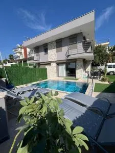 Özel havuzlu villa rüzgar - Kirazli