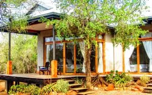 Chumbi Bush House - Manyoni Private Game Reserve