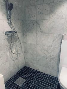 Travel box no window studio 2 now with AC