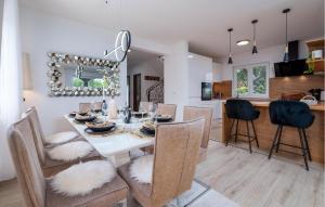 4 Bedroom Gorgeous Home In Pula