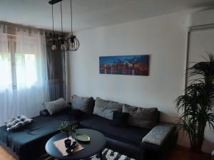 Self check in two bedroom apartment in Centre Split