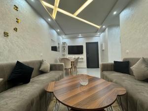 Charmante Apparemment