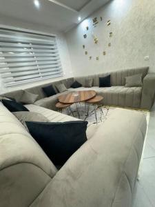 Charmante Apparemment