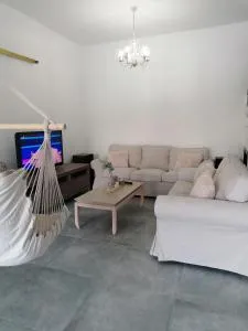 The Host - Women and couples only - Anavargos