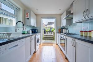 Chic 2-bedroom townhouse in vibrant Abergavenny