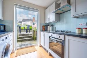 Chic 2-bedroom townhouse in vibrant Abergavenny