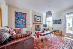 Chic 2-bedroom townhouse in vibrant Abergavenny