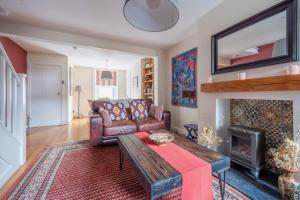 Chic 2-bedroom townhouse in vibrant Abergavenny