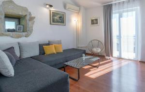 Awesome Home In Podstrana