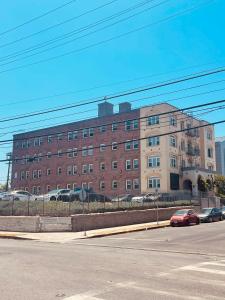 1 Bedroom 1 Bathroom Near Crypto Center