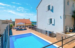 Nice Apartment In Sibenik With Jacuzzi